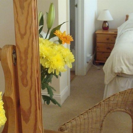 Harlequin Guest House With Parking Уэймут Экстерьер фото