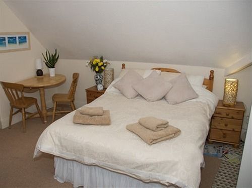 Harlequin Guest House With Parking Уэймут Экстерьер фото