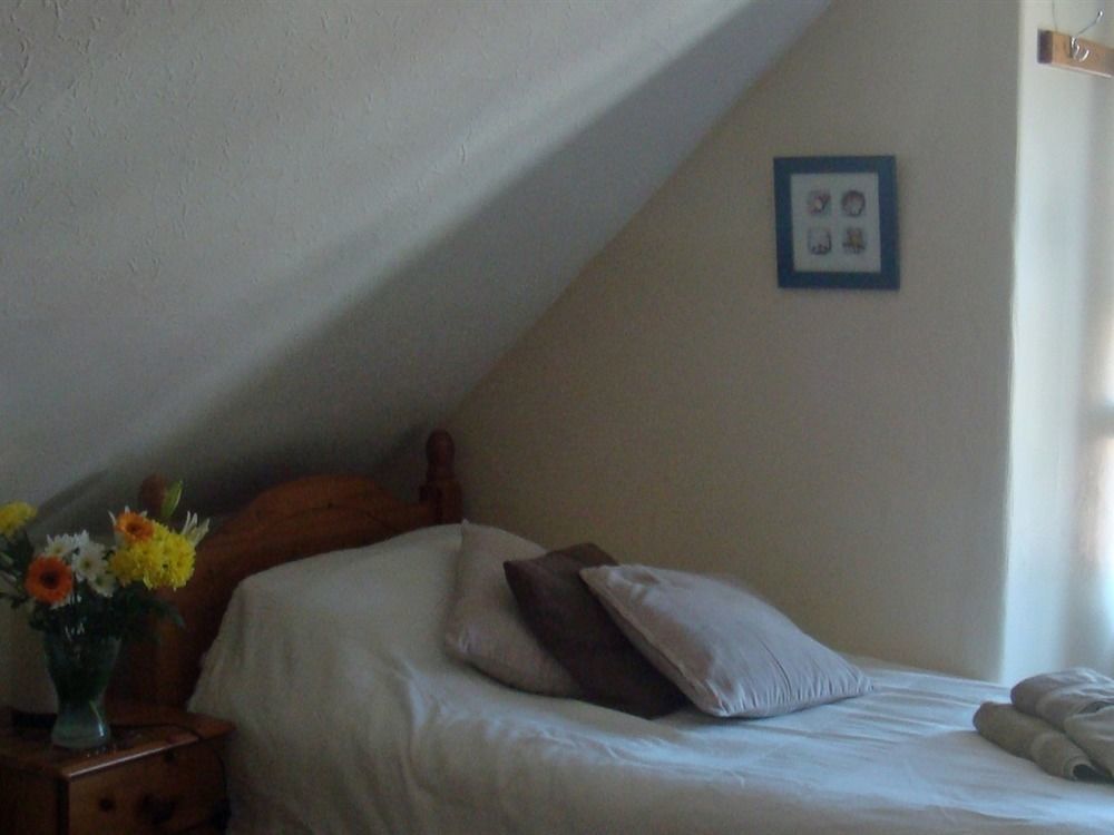 Harlequin Guest House With Parking Уэймут Экстерьер фото